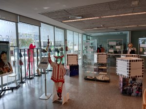 Exposició "Balls parlats des de la perspectiva de gènere i decolonial"